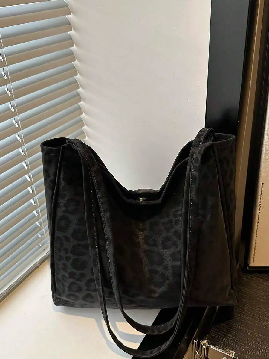 Large Capacity Printed Hobo Shoulder Bag with Relaxed Everyday Shape