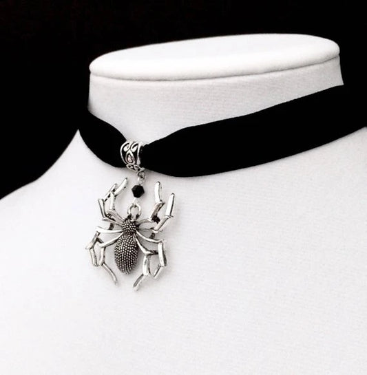 Gothic Spider Pendant Velvet Choker Necklace with Dark Alternative Aesthetic
