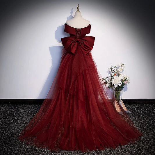 Structured Sweetheart Neckline Gothic Evening Gown with Flowing Skirt
