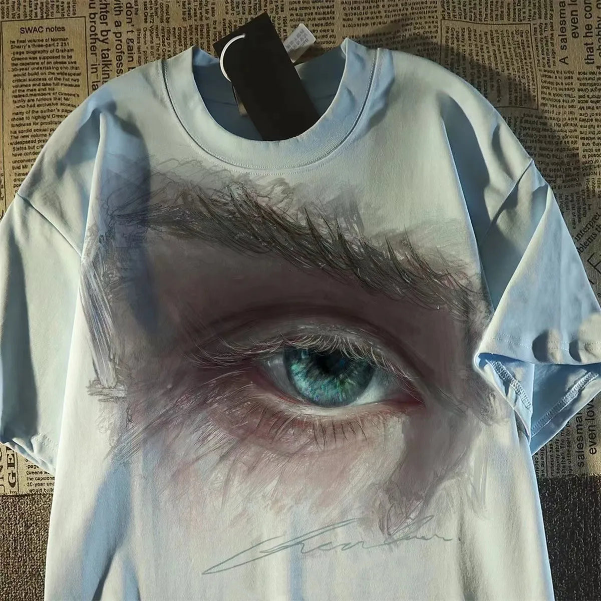Oversized Artistic Eye Graphic Streetwear T-Shirt with Abstract Portrait Design