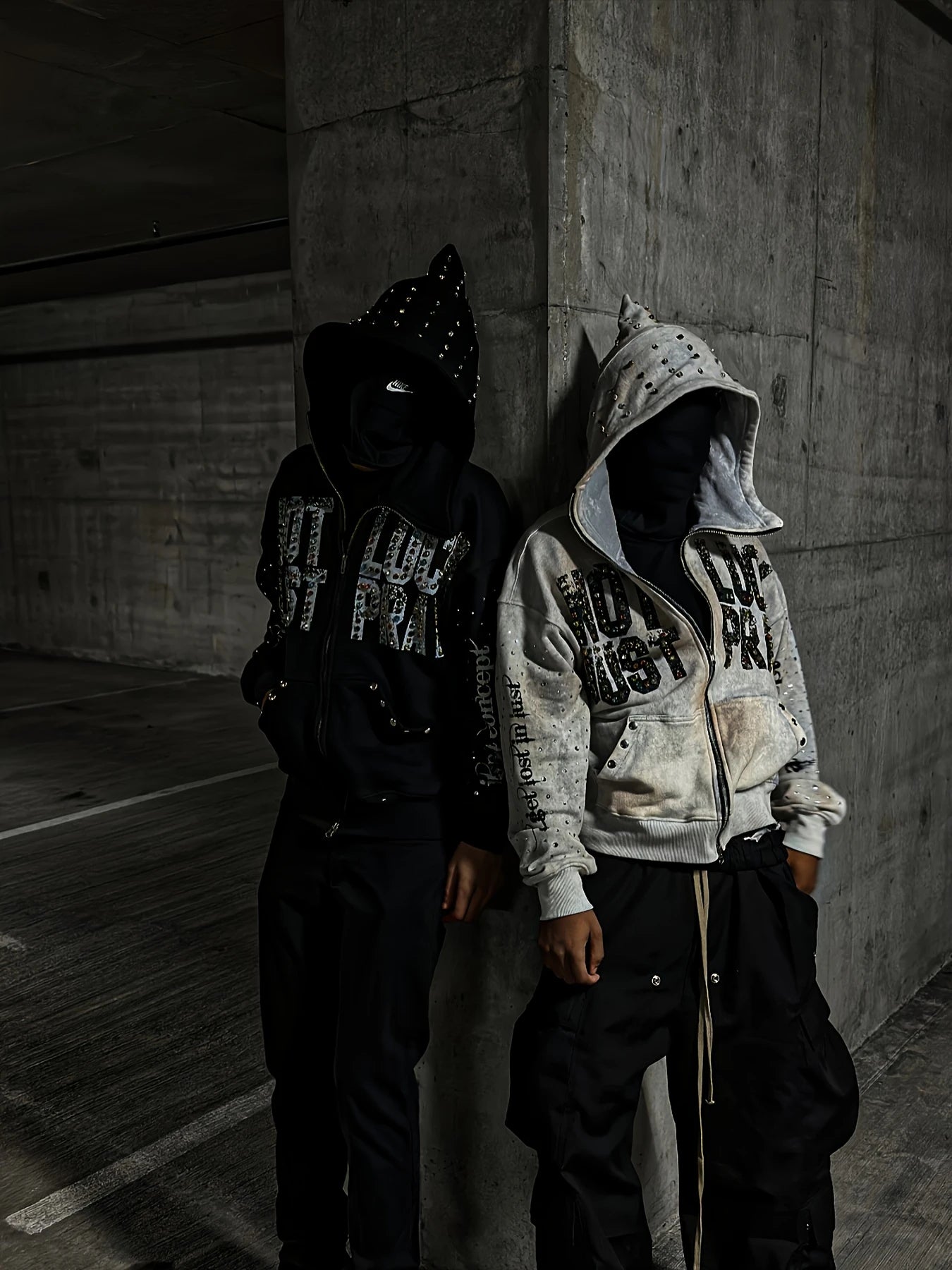 Unisex Rhinestone Graphic Hooded Sweatshirt with Relaxed Fit for Contemporary Streetwear Style