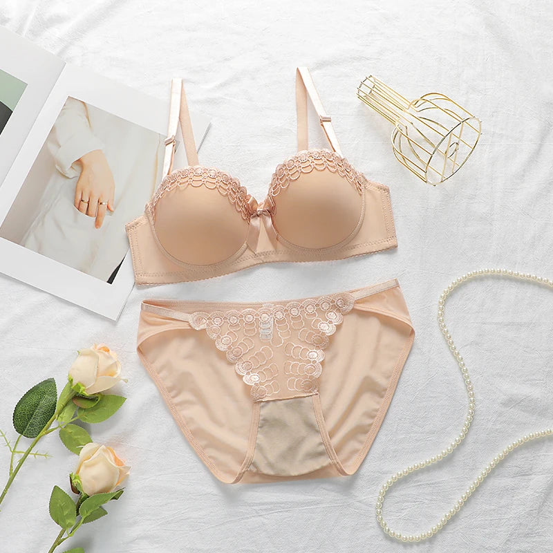Smooth Contour Underwire Bra Set with Delicate Lace Trim