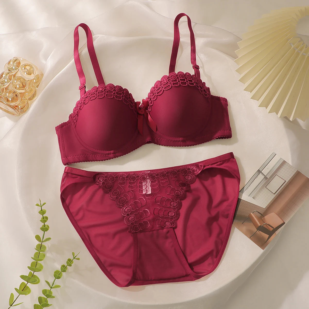 Smooth Contour Underwire Bra Set with Delicate Lace Trim