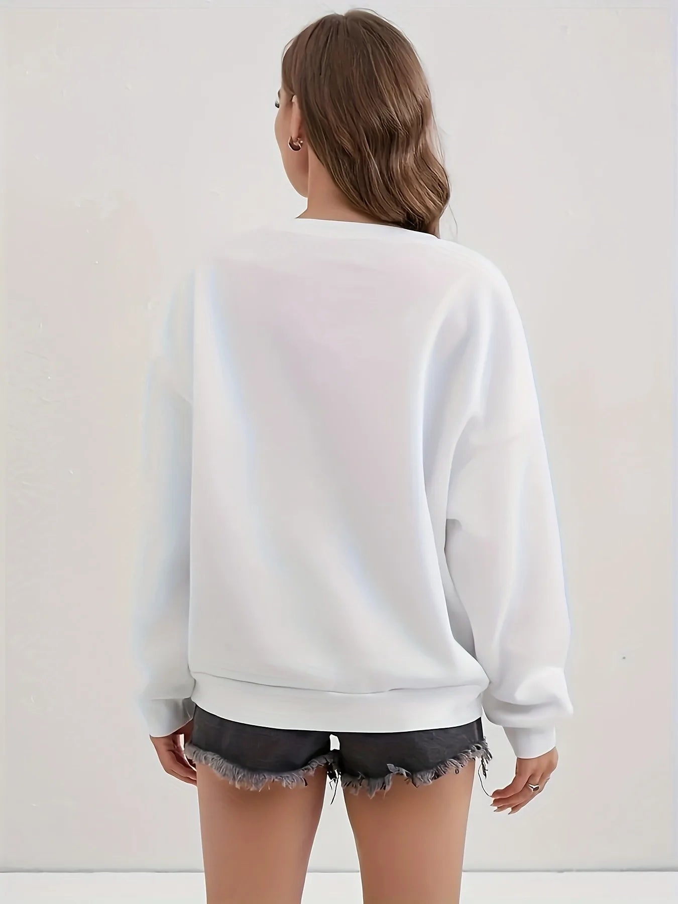 Women's Dragon Inspired Graphic Crew Neck Sweatshirt for Contemporary Casual Streetwear Fashion