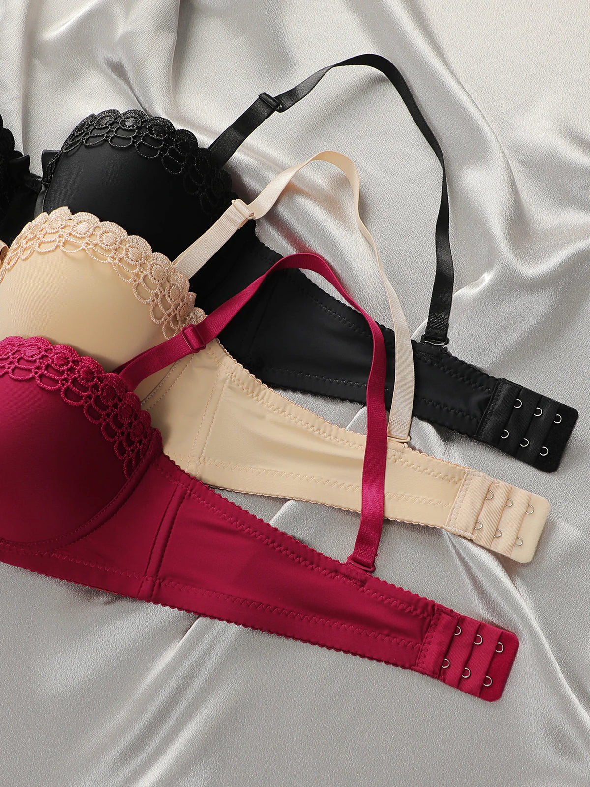 Smooth Contour Underwire Bra Set with Delicate Lace Trim