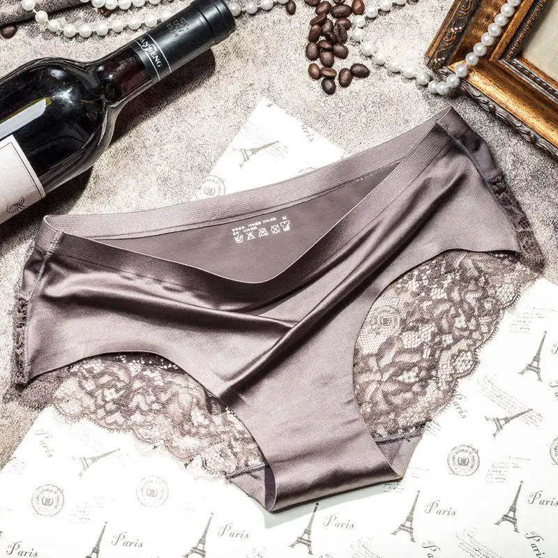 Four-Piece Low-Rise Seamless Brief Set with Intricate Lace Backs