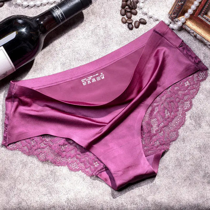 Four-Piece Low-Rise Seamless Brief Set with Intricate Lace Backs