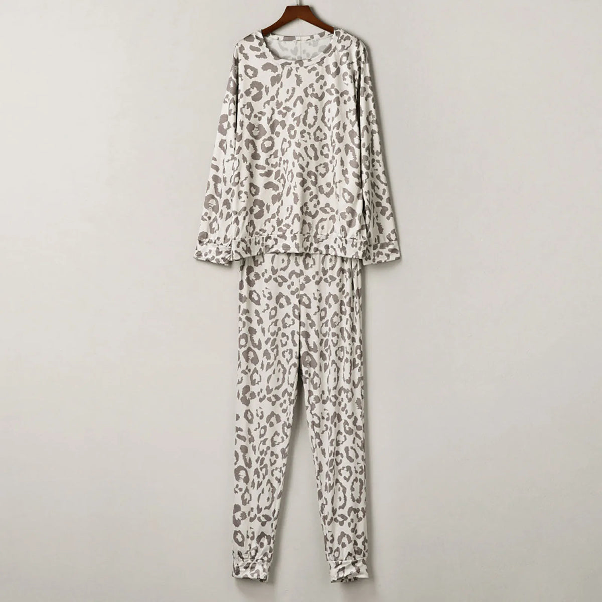 Relaxed-Fit Two-Piece Leopard Print Loungewear Set with Wide Neckline and Tapered Pants