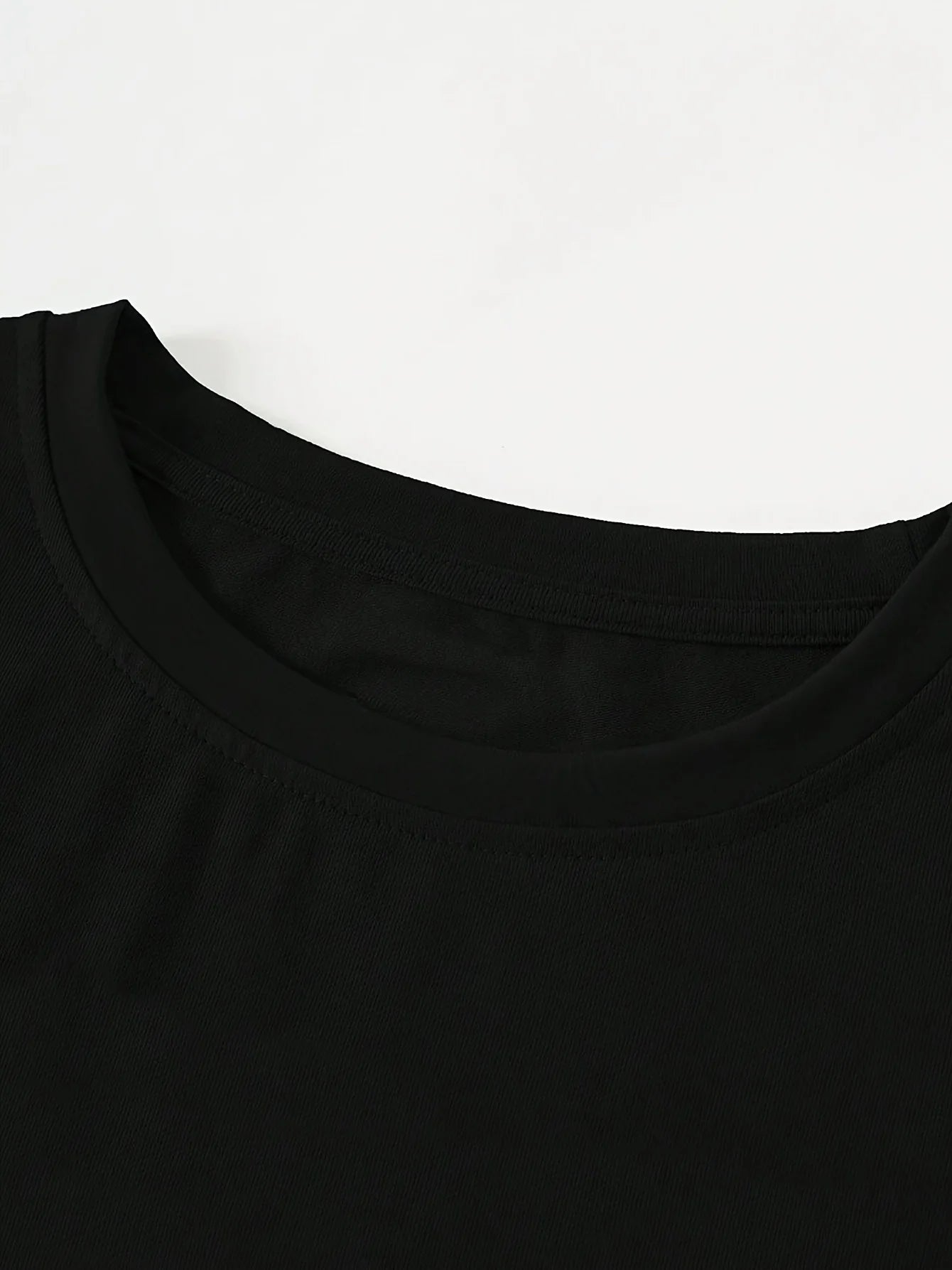 Women's Typography Graphic Crop T-Shirt for Casual Streetwear Everyday Modern Fashion Style
