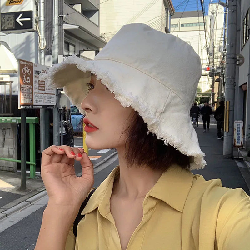 Minimalist Bucket Hat with Soft Brim and Decorative Tassel Detail for Everyday Outdoor Style