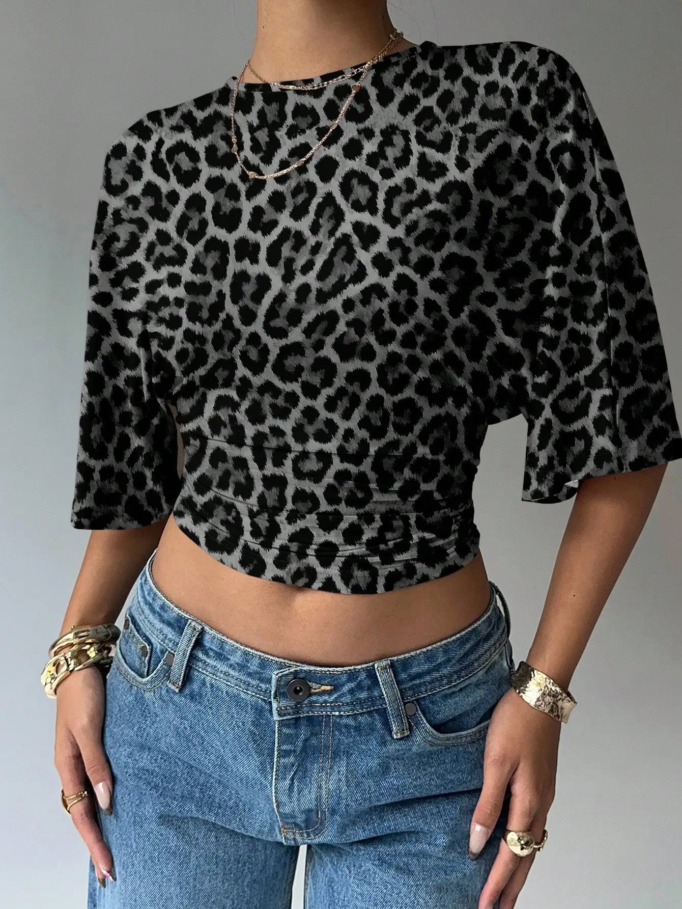 Batwing Sleeve Crop Tee with Relaxed Fit and Minimalist Casual Style