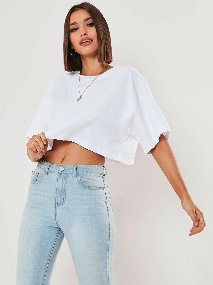 Women's Relaxed Cropped T-Shirt for Minimalist Casual Streetwear Everyday Comfort and Layered Style