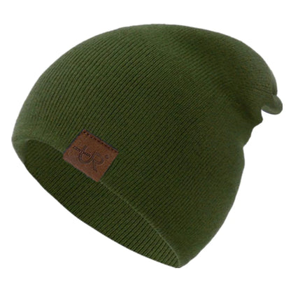Minimalist Slouchy Acrylic Knit Beanie with Decorative Patch for Casual Streetwear Winter Fashion