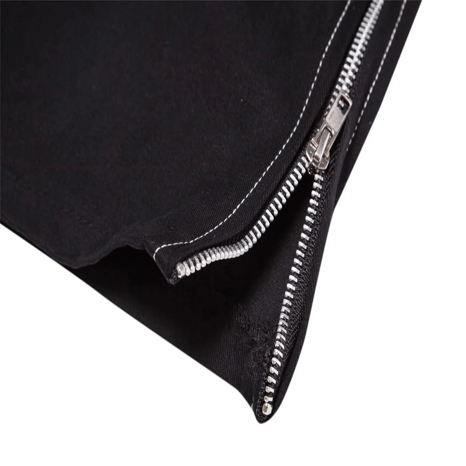 Men's Utility Strap Cargo Pants with Tapered Fit and Alternative Streetwear Style