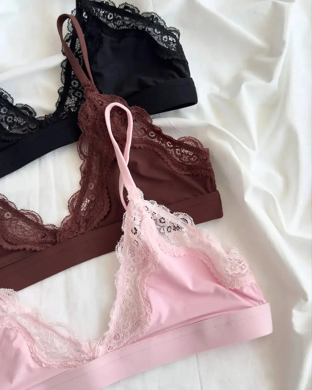Soft Scalloped Lace Deep Plunge Wire-Free Bralette