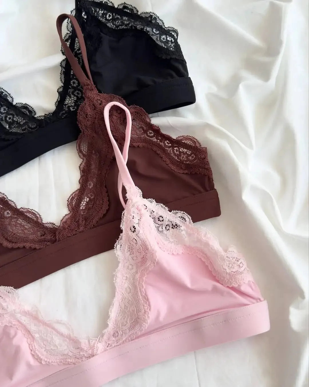 Soft Scalloped Lace Deep Plunge Wire-Free Bralette
