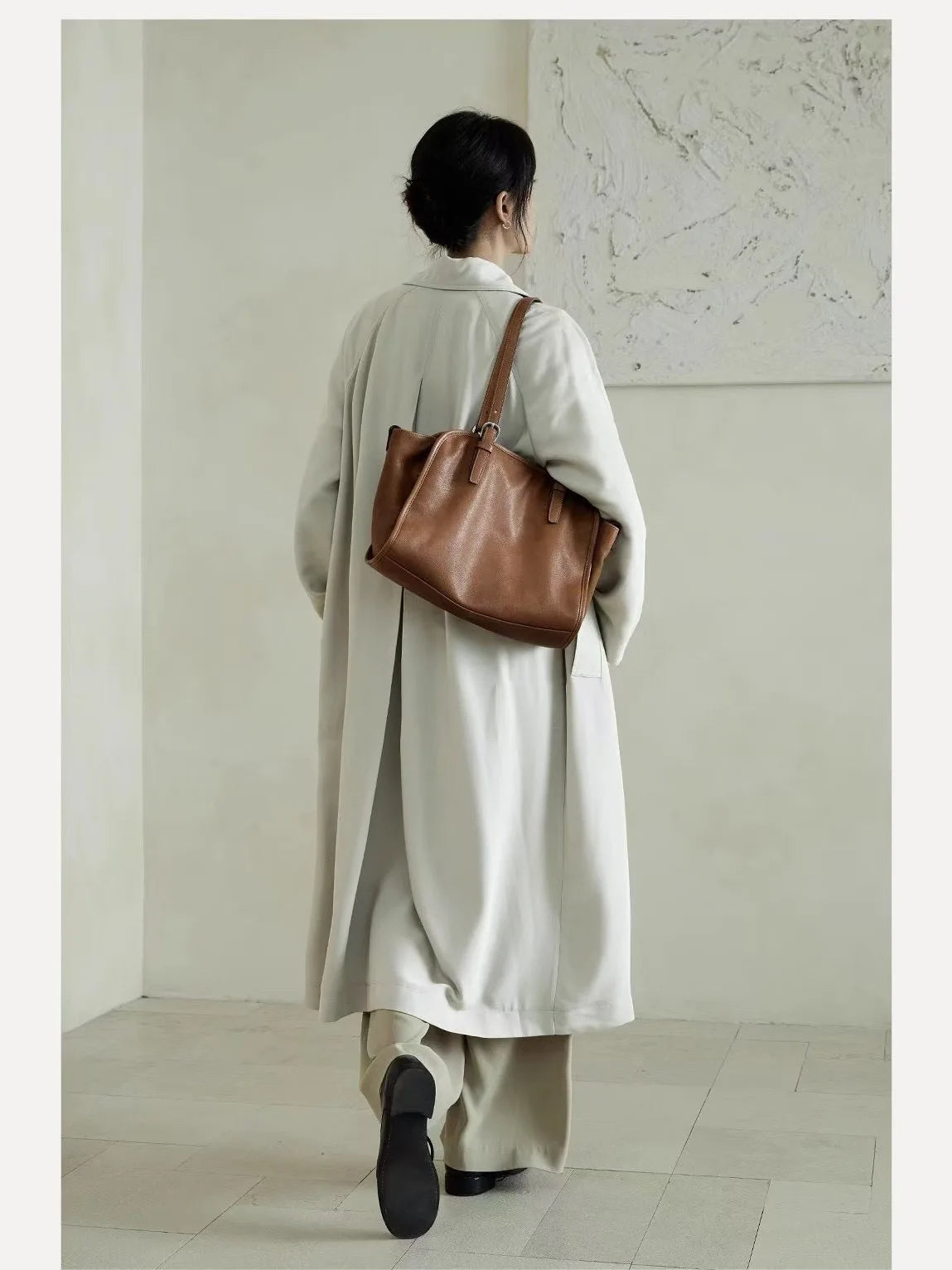 Vintage Inspired Large Capacity Tote Bag with Multi Carry Design