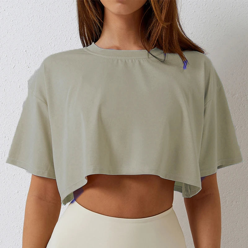 Women's Relaxed Cropped T-Shirt for Minimalist Casual Streetwear Everyday Comfort and Layered Style