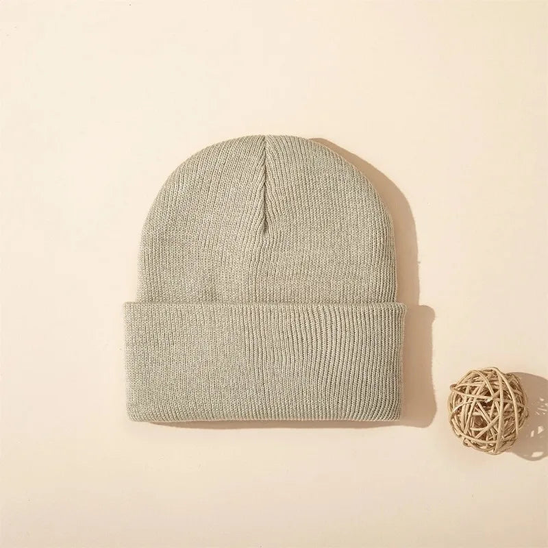 Minimalist Polyester Knit Beanie for Everyday Casual Streetwear Winter Outdoor Comfort and Style