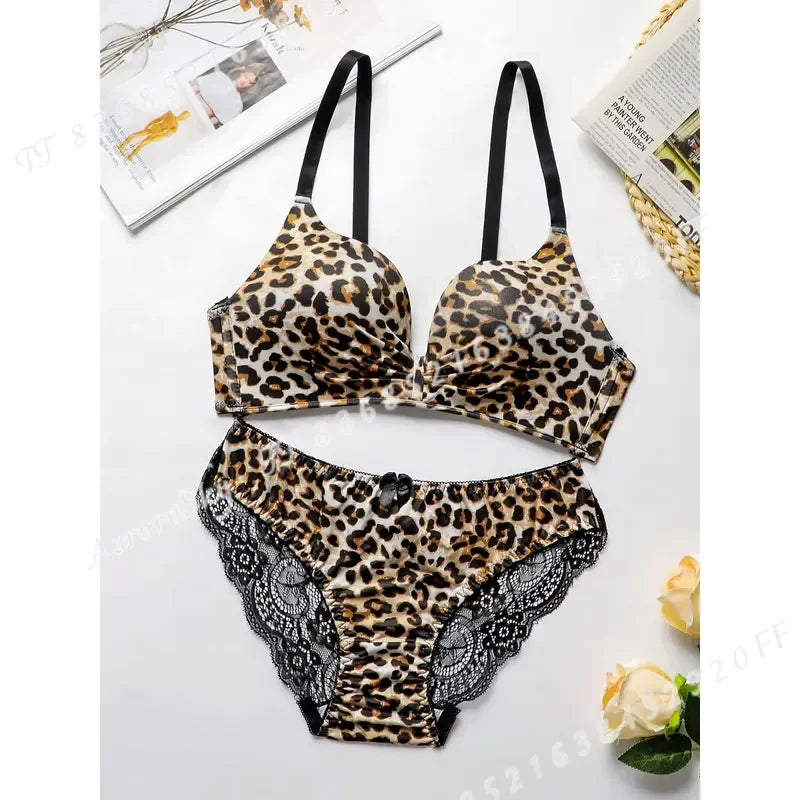 Deep Plum Smooth Contour Bra and Scalloped Lace Hipster Panty Set