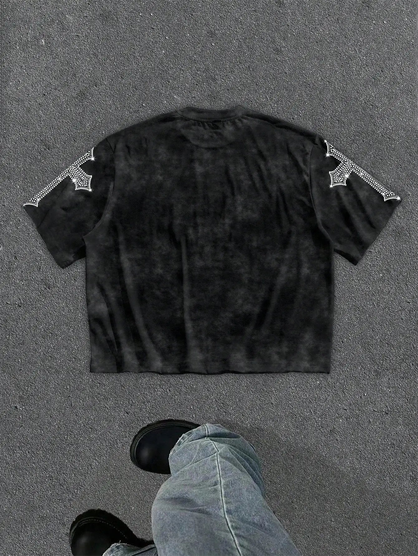 Graphic Eye Crop Tee with Cosmic Artwork and Boxy Streetwear Silhouette