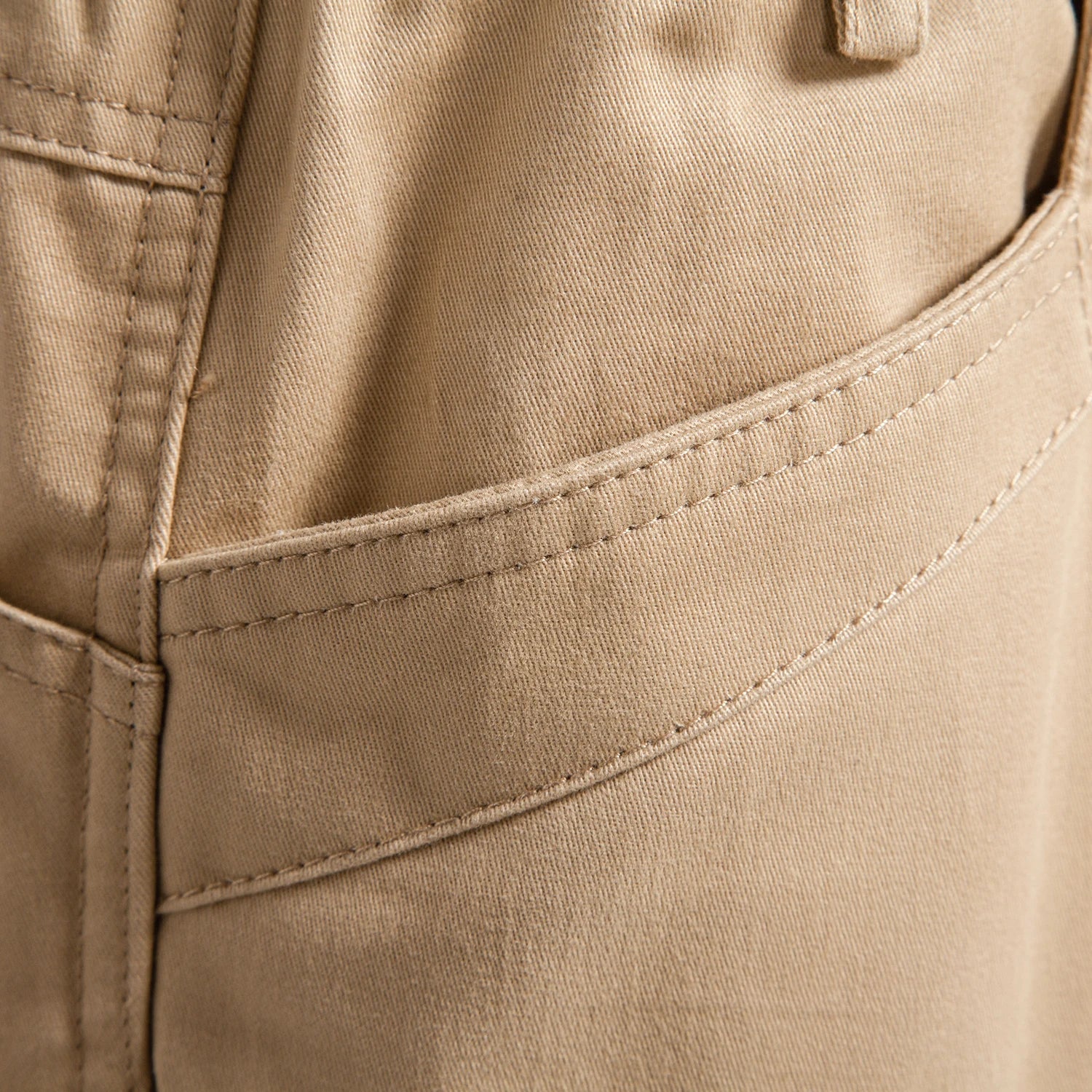 Men's Relaxed Fit Cotton Cargo Shorts with Elastic Waist and Utility Pocket Design