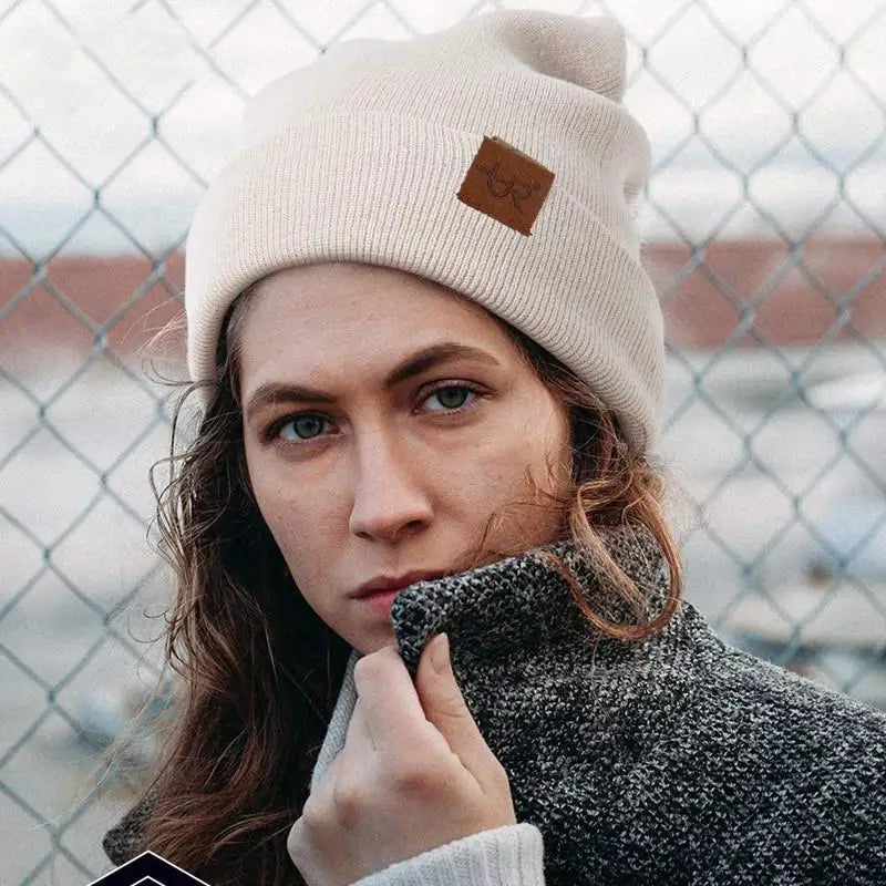 Minimalist Slouchy Acrylic Knit Beanie with Decorative Patch for Casual Streetwear Winter Fashion