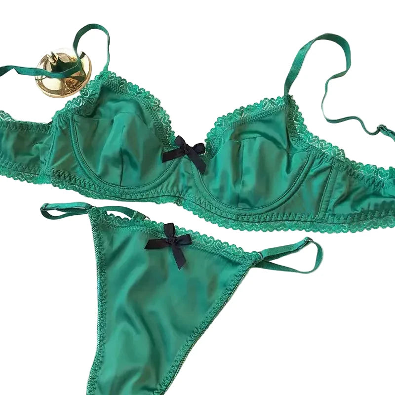 Rich Emerald Green Seamed Underwire Bra and Panty Set with Lace Trim