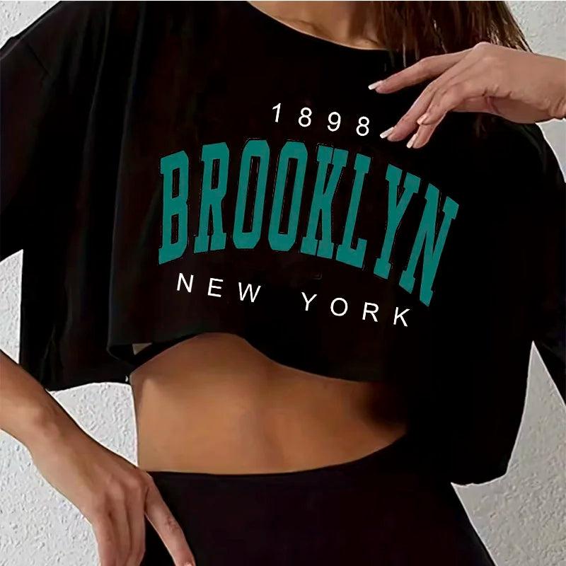 Women's Vintage City Graphic Crop T-Shirt for Casual Streetwear Everyday Modern Fashion Style