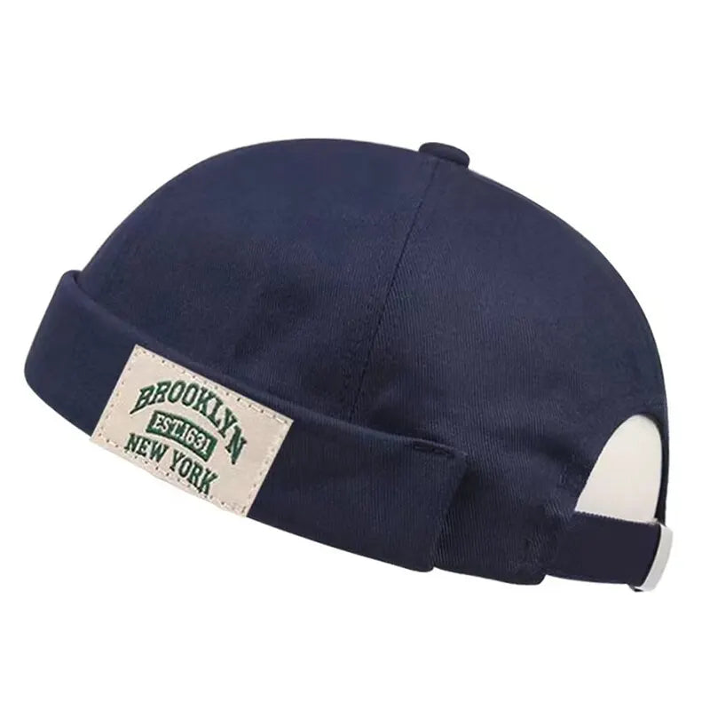 Minimalist Folded Cuffed Beanie with Woven Patch Detail for Contemporary Streetwear Fashion