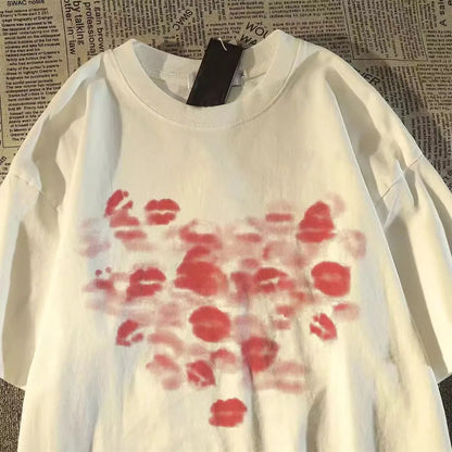 Oversized Lip Print Graphic Cotton T-Shirt with Contemporary Streetwear Styling