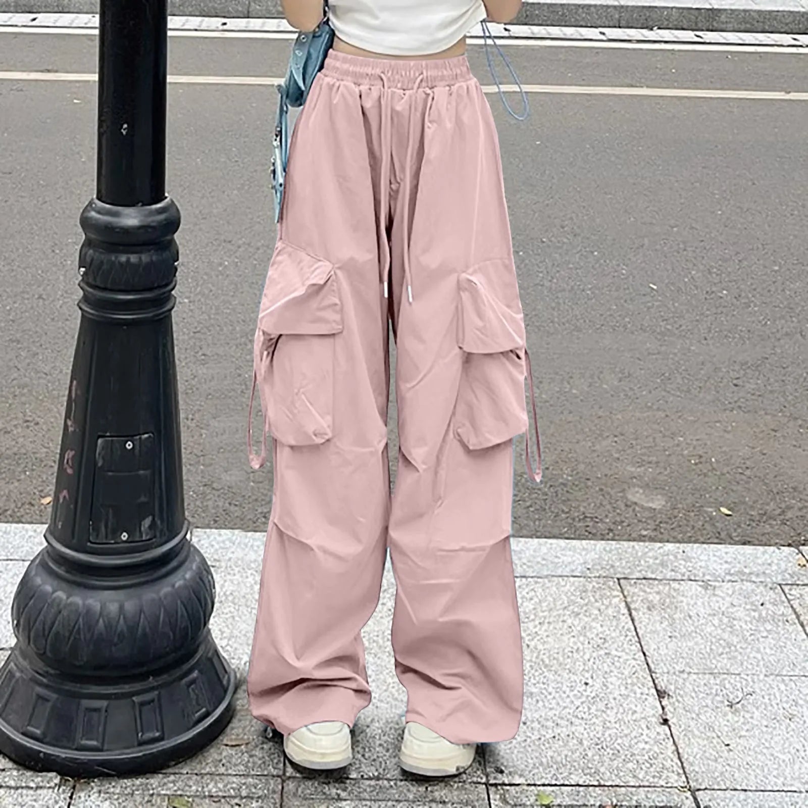 Women's Relaxed Wide Leg Cargo Pants with Utility Pockets and Streetwear Inspired Design