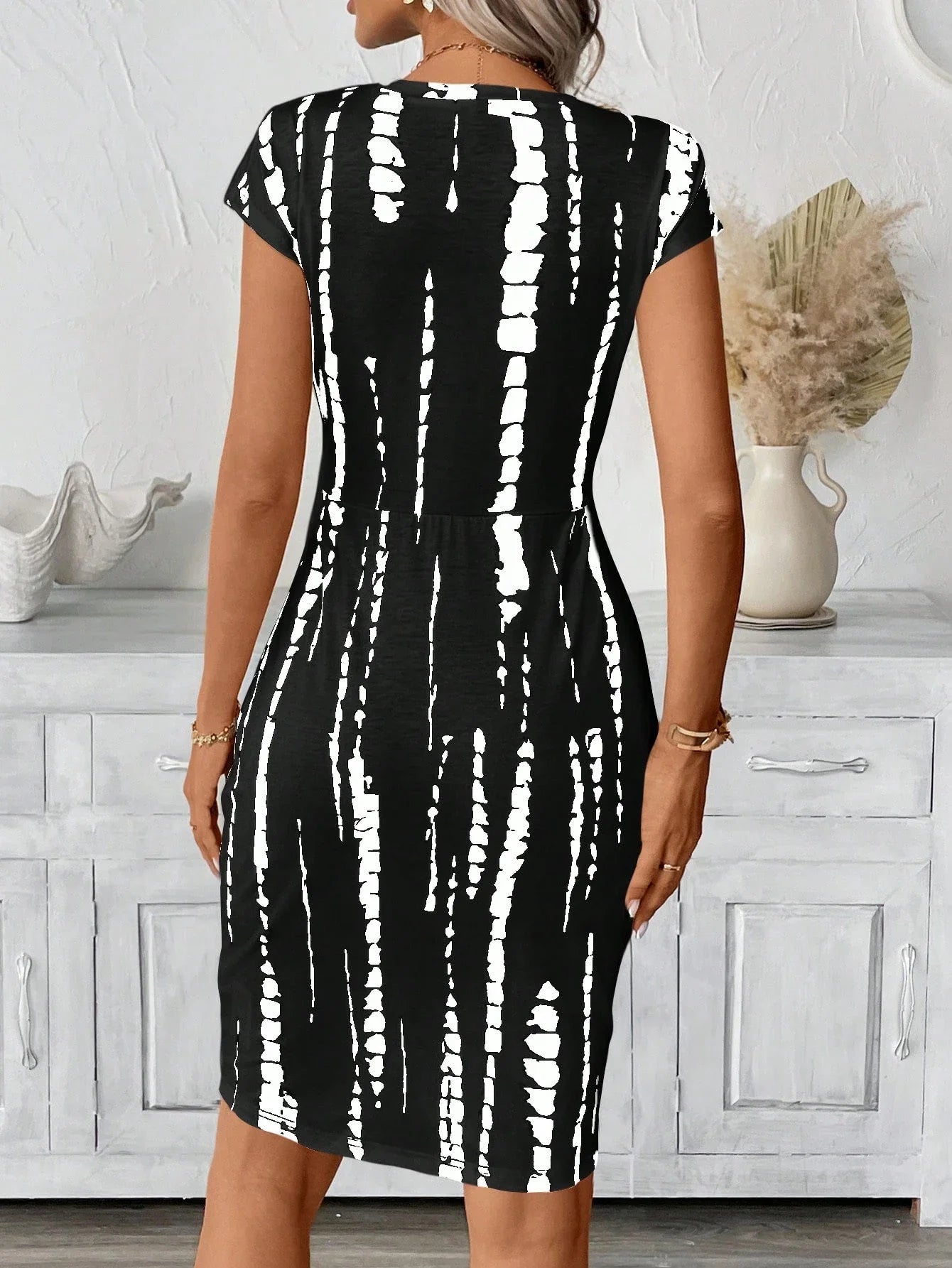 Printed Bodycon Midi Dress with Short Sleeves and Sheath Silhouette