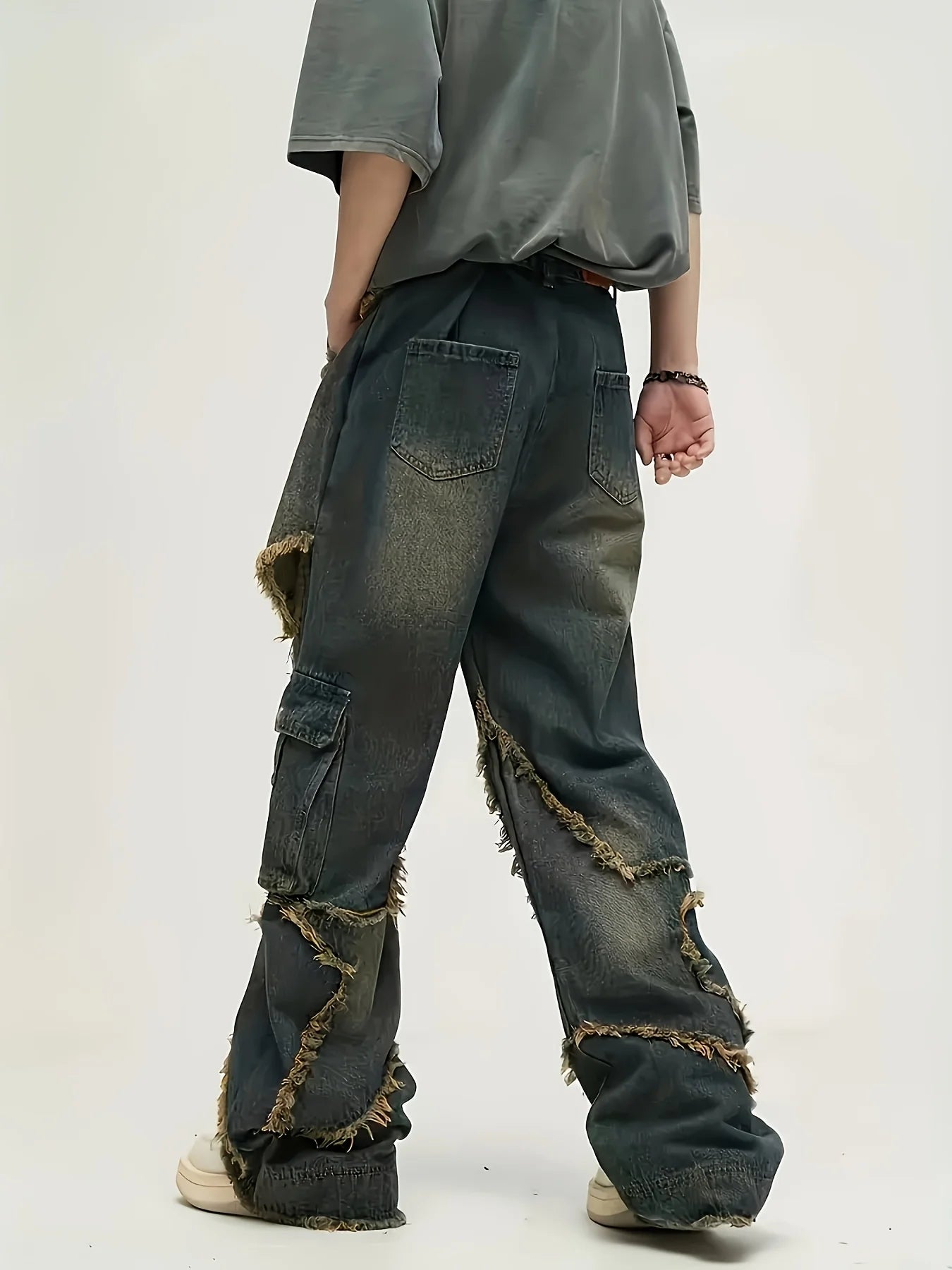 Men's Relaxed Wide Leg Denim Jeans with Decorative Stitching and Utility Pocket Design