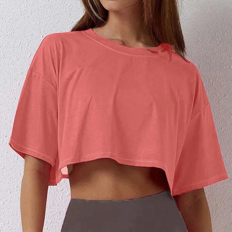 Women's Relaxed Cropped T-Shirt for Minimalist Casual Streetwear Everyday Comfort and Layered Style