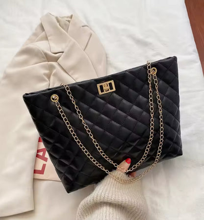 Quilted Chain Strap Tote Bag with Large Capacity Minimalist Shoulder Design