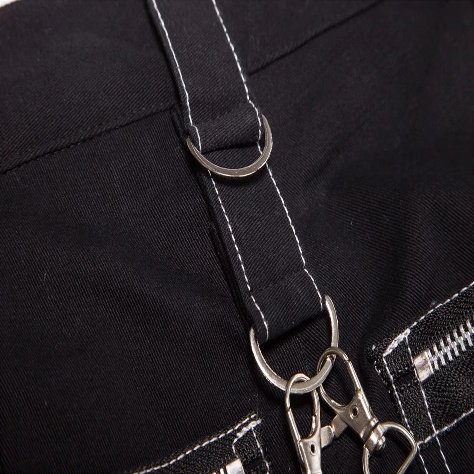 Men's Utility Strap Cargo Pants with Tapered Fit and Alternative Streetwear Style
