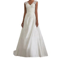 Elegant Sleeveless A-Line Maxi Dress with Lace Detail and V Neck