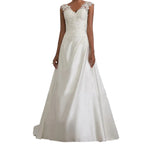 Elegant Sleeveless A-Line Maxi Dress with Lace Detail and V Neck