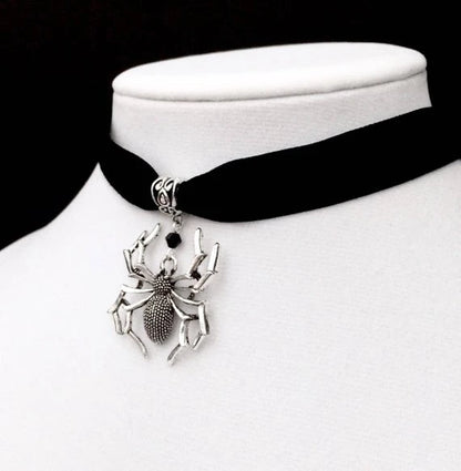 Gothic Spider Pendant Velvet Choker Necklace with Dark Alternative Aesthetic