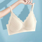 Textured Lilac Seamless Bra with Scalloped V-Neckline and Adjustable Straps