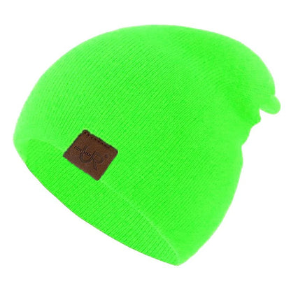 Minimalist Slouchy Acrylic Knit Beanie with Decorative Patch for Casual Streetwear Winter Fashion