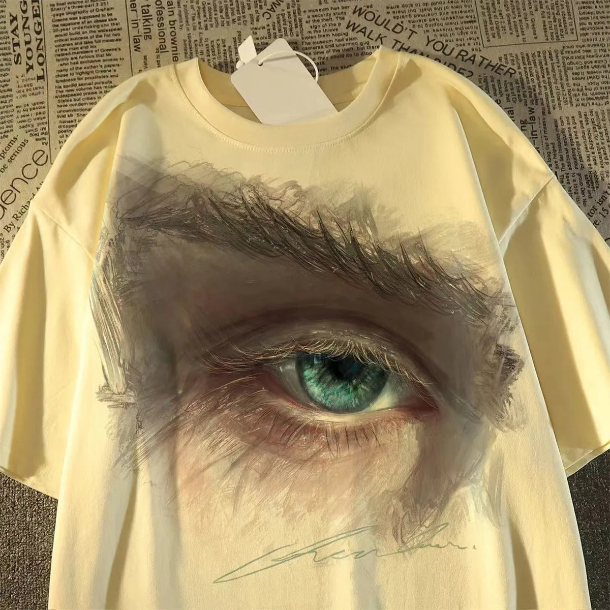 Oversized Artistic Eye Graphic Streetwear T-Shirt with Abstract Portrait Design