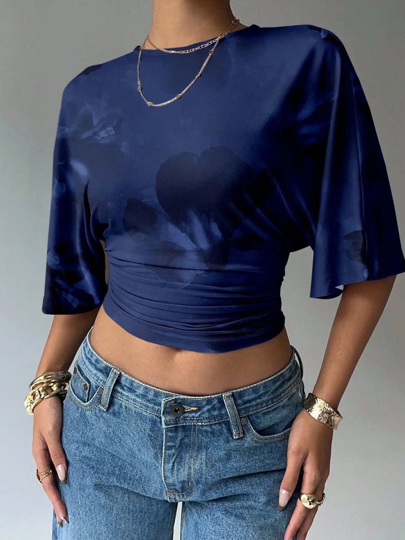 Batwing Sleeve Crop Tee with Relaxed Fit and Minimalist Casual Style
