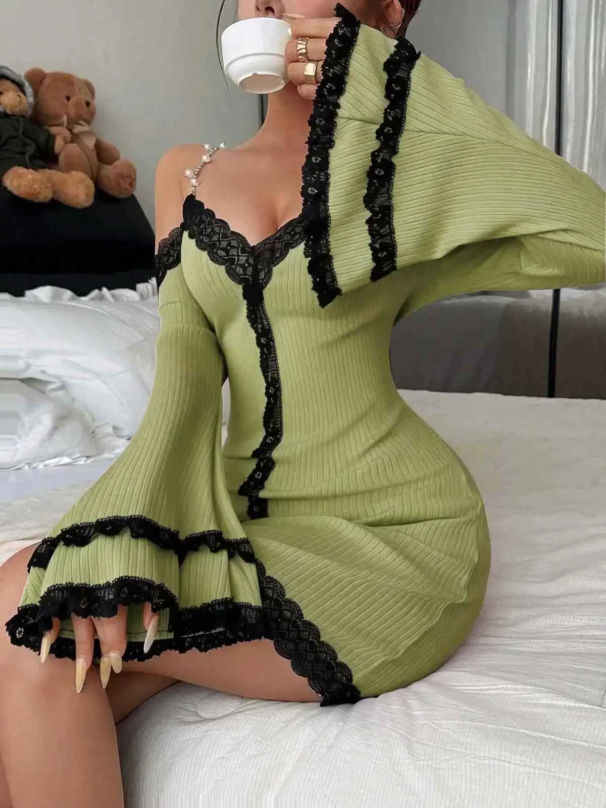 Women's Pearl-Chain Detail Babydoll Nightdress, Long-Sleeve V-Neck Mini Sleepwear with Lace Trim and Spaghetti Straps