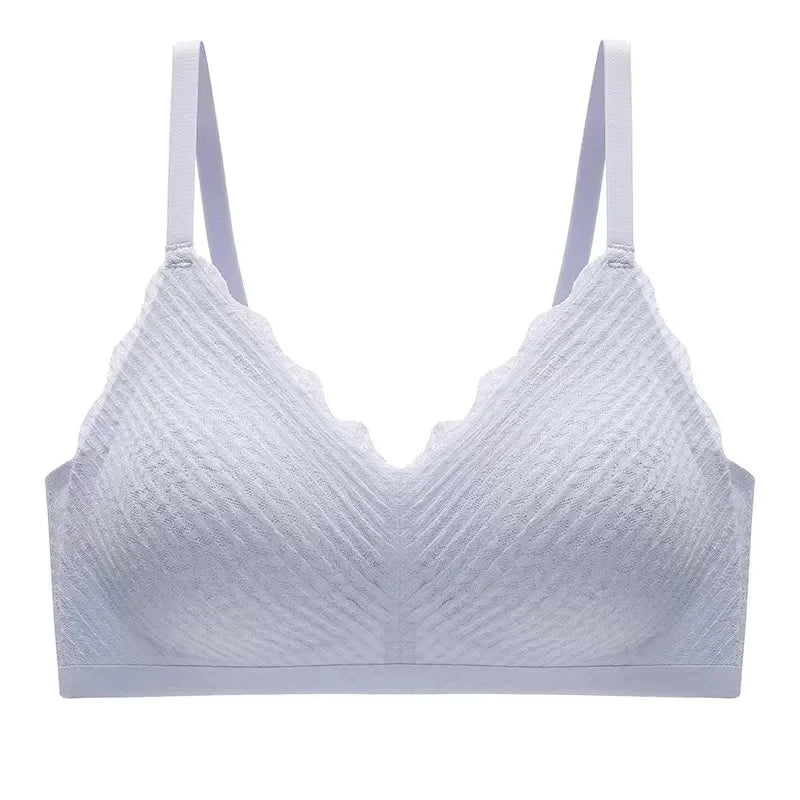 Textured Lilac Seamless Bra with Scalloped V-Neckline and Adjustable Straps