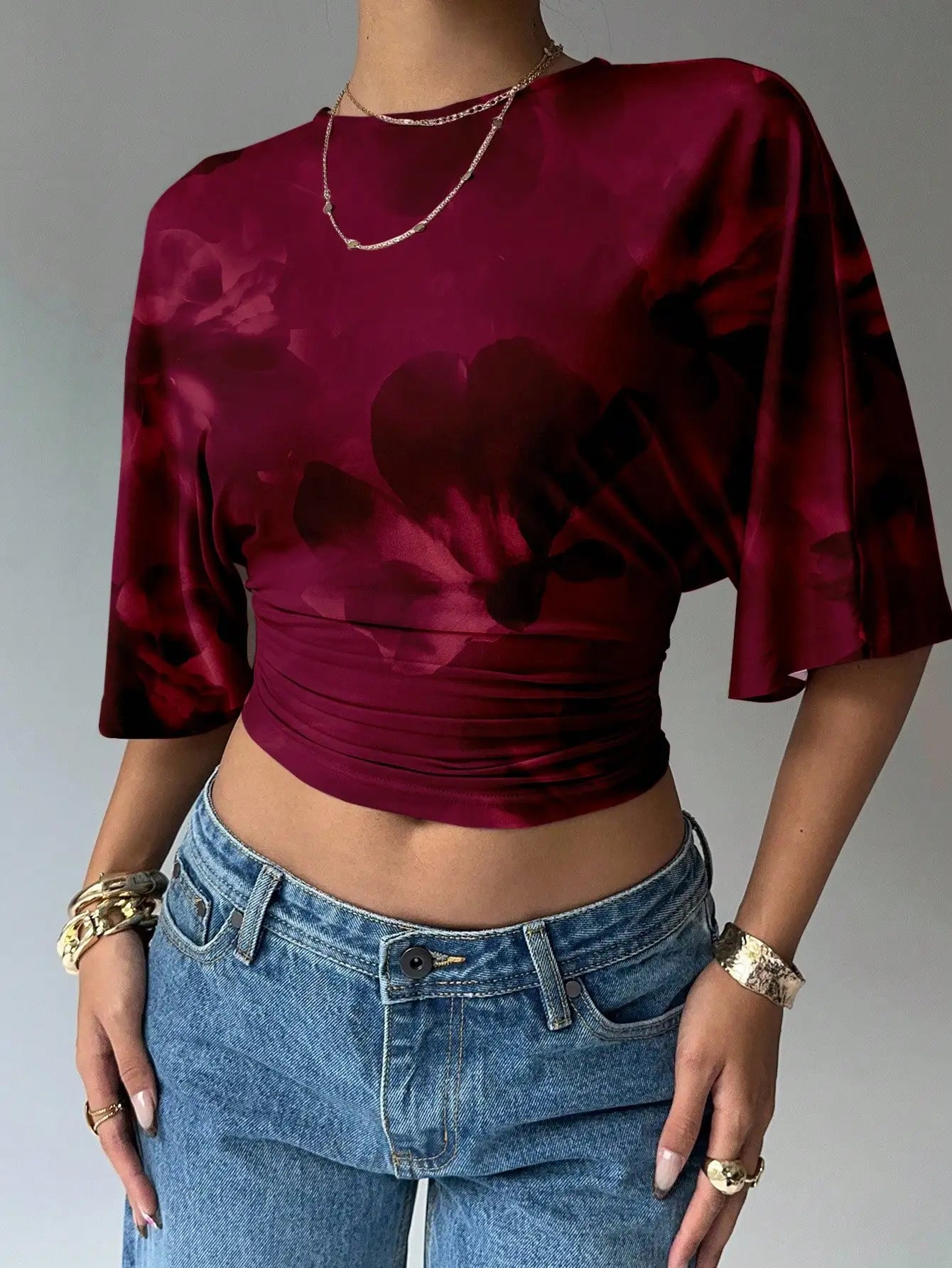 Batwing Sleeve Crop Tee with Relaxed Fit and Minimalist Casual Style