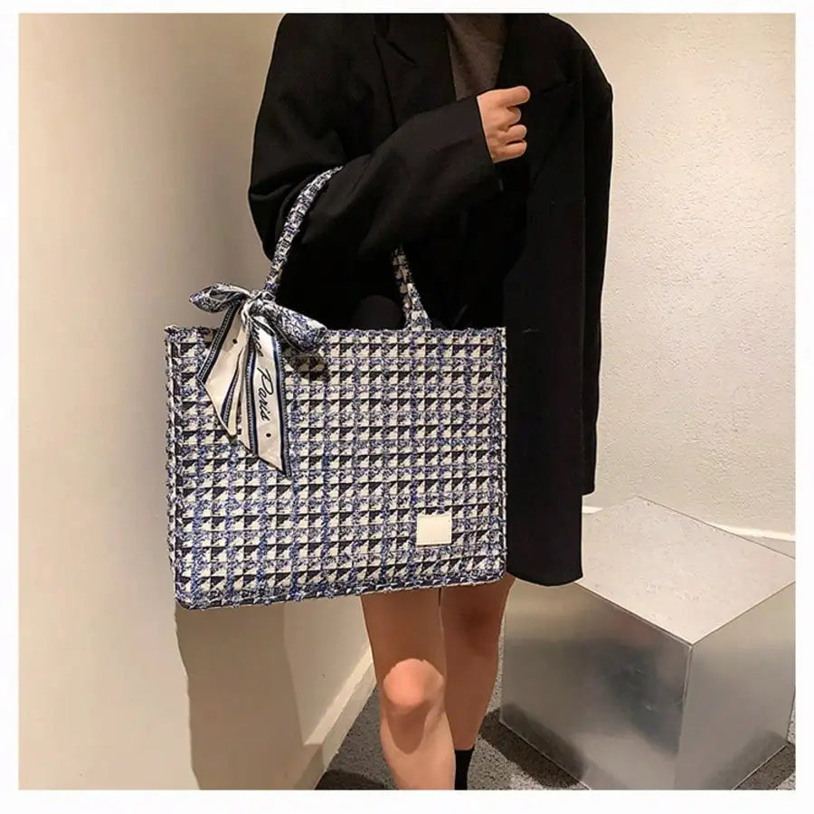 Large Capacity Textured Tote Bag with Woven Pattern Detailing