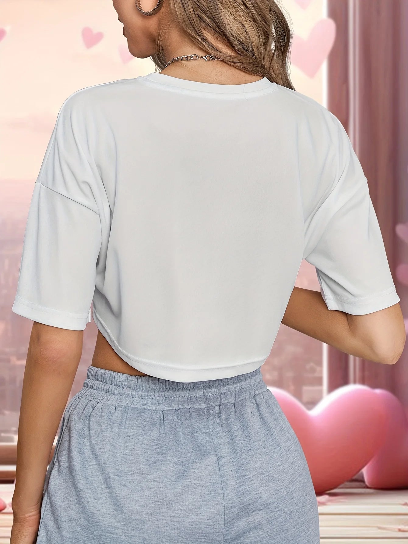 Women's Heart Graphic Crop Top for Casual Everyday Streetwear Modern Fashion Style
