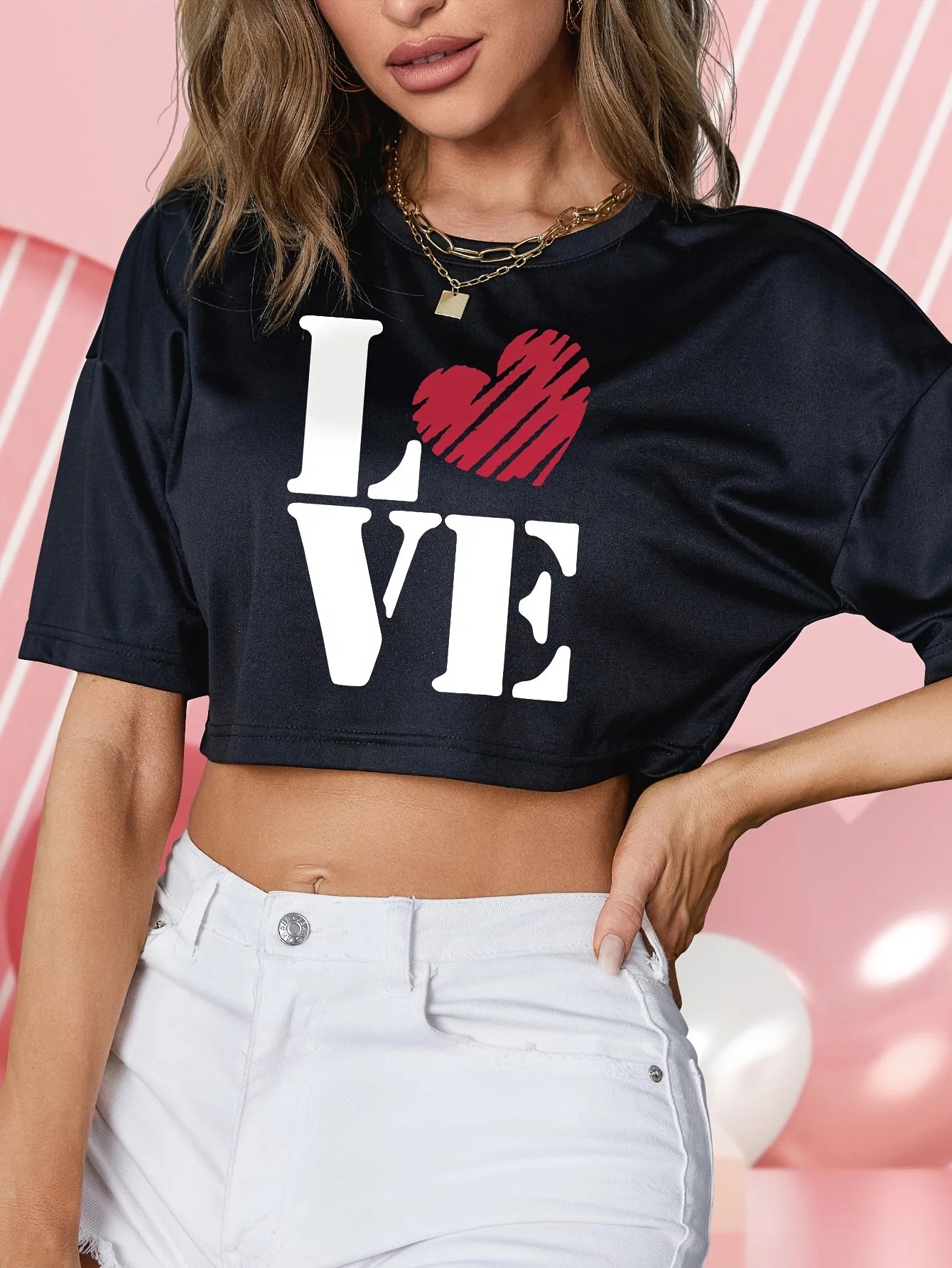 Women's Heart Graphic Crop Top for Casual Everyday Streetwear Modern Fashion Style